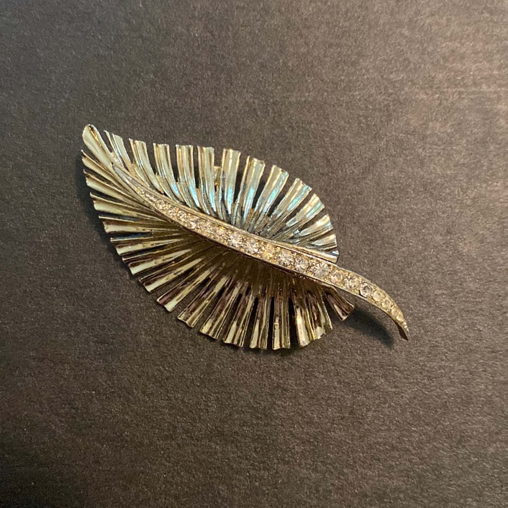 Gold and Diamond Leaf Brooch
